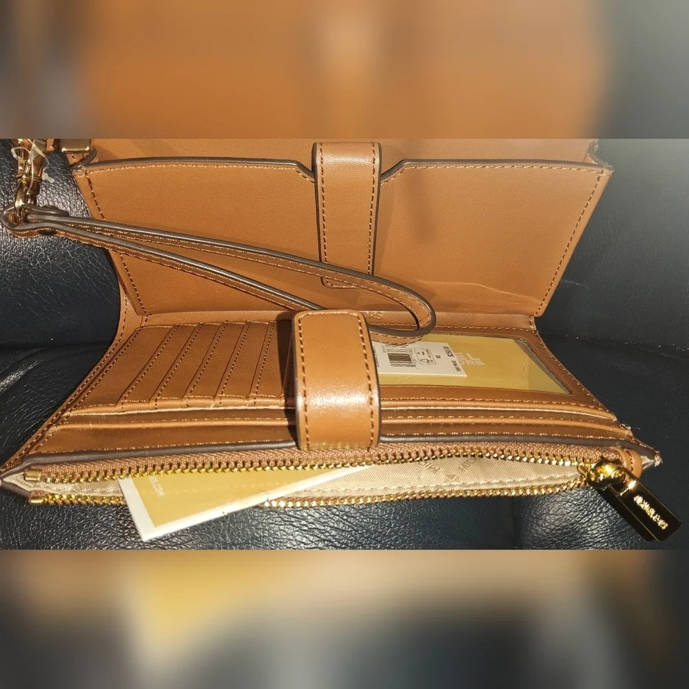 Michael Kors Beige Jet Set Travel Signature Logo Smartphone Wallet NWT